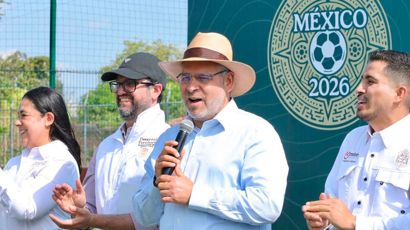 Yurécuaro se suma al "Mundial Social" con nueva cancha de futbol: Bedolla 