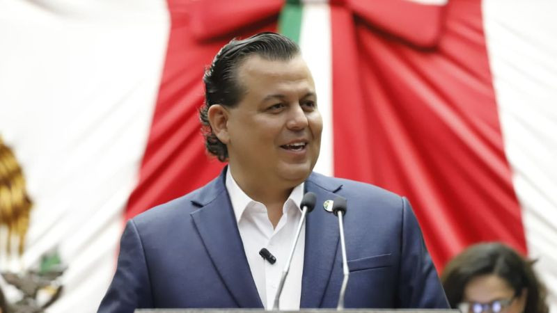 A competir limpiamente y sin tomar por asalto al árbitro del proceso electivo, invita Memo Valencia a Raúl Morón   