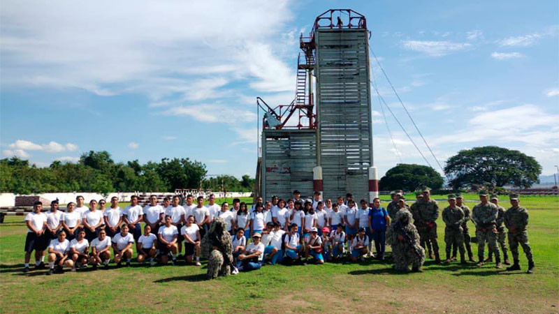 Marina acerca su labor a estudiantes de primaria con visita guiada en instalaciones navales de Lázaro Cárdenas, Michoacán  