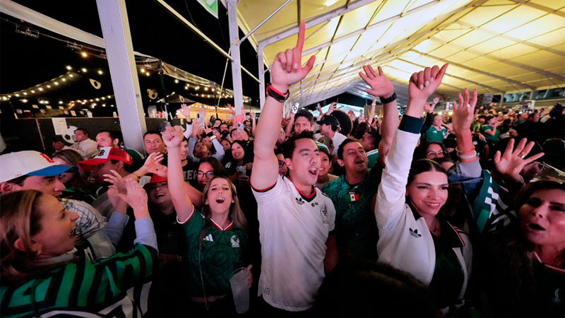 Disfruta Felifer Macías del MéxicQ Zona Fest junto a 18 mil personas 