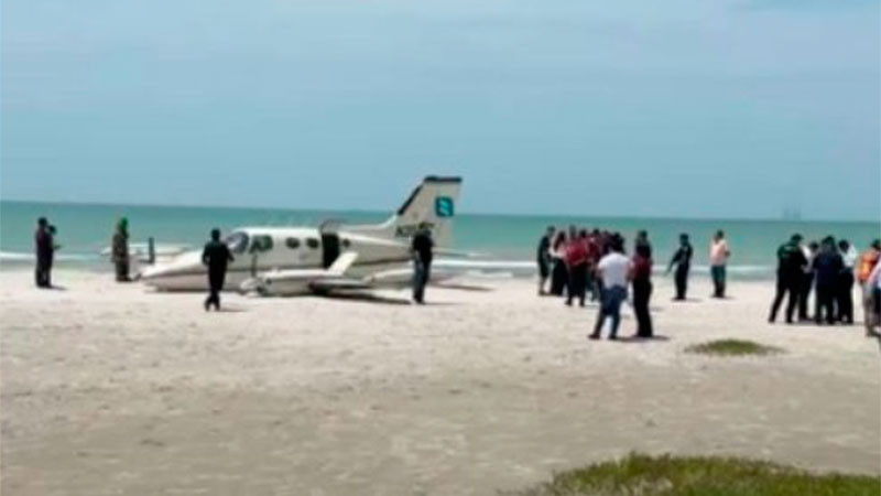 Avioneta realiza aterrizaje de emergencia en playa de Ciudad del Carmen, tras falla mecánica 