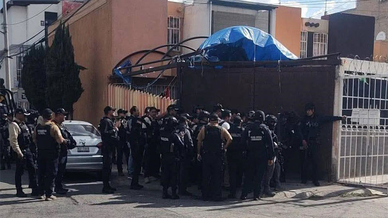 Despliegan fuerte operativo en Tecámac, Estado de México por hombre que tomó de rehenes a miembros de su familia; vecinos se mantienen en alerta  