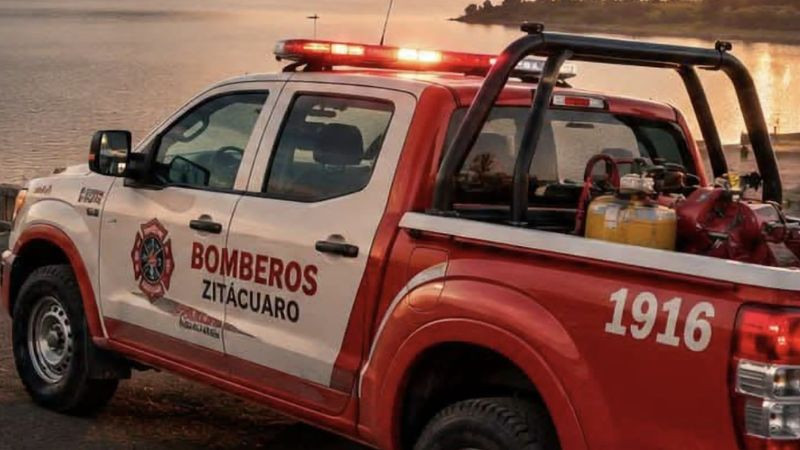 Bomberos de Zitácuaro se suman a búsqueda de persona desaparecida en presa de Tuxpan 