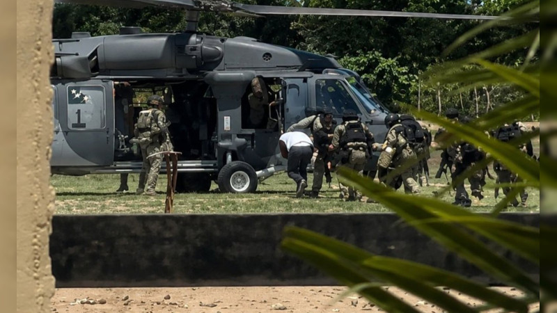 En operativo federal capturan a líder criminal junto con exjefe policiaco en Escuinapa; se desatan bloqueo y caos en el sur de Sinaloa 