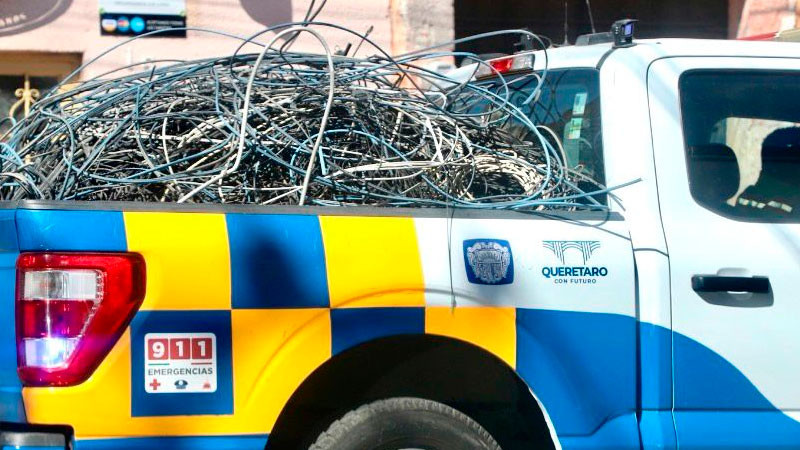 Retiran más de 9 kilómetros de cable en desuso de las principales avenidas de la capital de Querétaro 