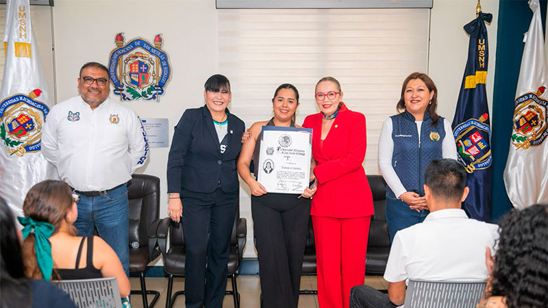 No tengan miedo a hacer las cosas diferentes, llama Yarabí Ávila a nicolaitas titulados  