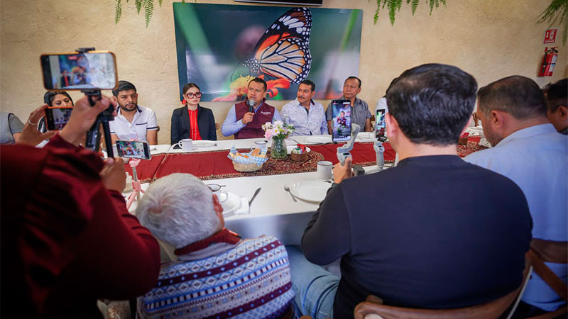 "A los jóvenes ya no se les puede relegar; deben tomar decisiones": Carlos Torres Piña en Zitácuaro 