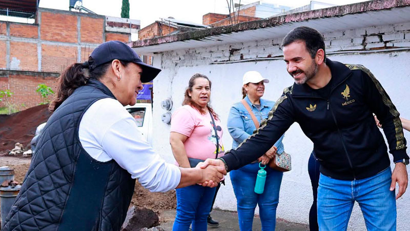 Yankel Benítez supervisa pavimentación en colonia Arboledas 