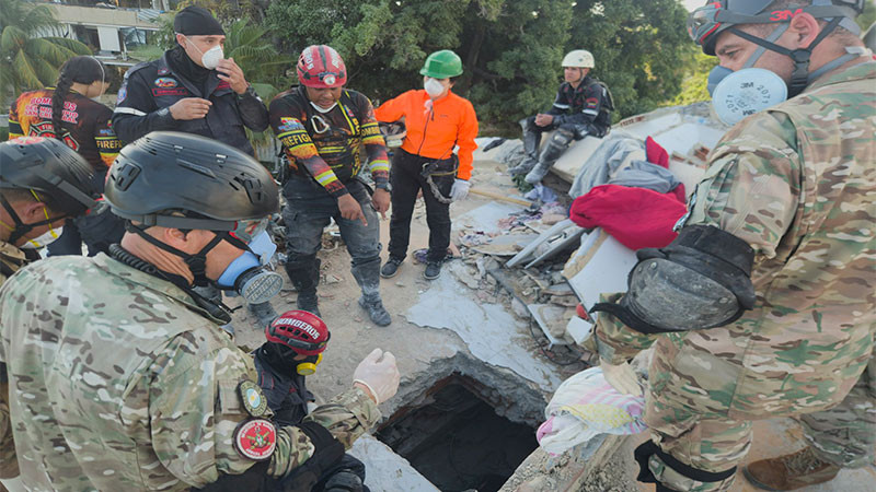 Sobreviviente de terremotos envía mensaje desde los escombros en Venezuela; asegura que con ella se encuentra un menor  