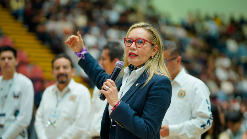 A creer en sí mismo, invitó Yarabí Ávila a aspirantesque realizan examen de admisión a la UMSNH 