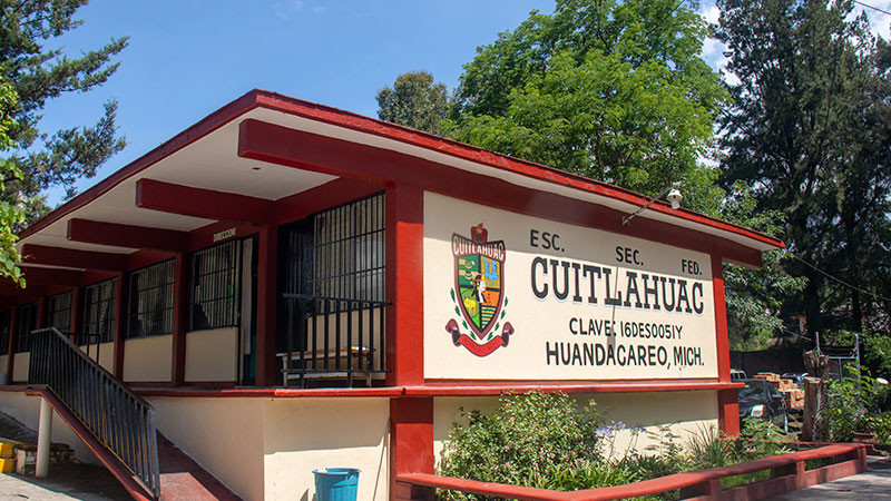 Alexis Velázquez impulsa la restauración integral de Secundaria en Huandacareo 