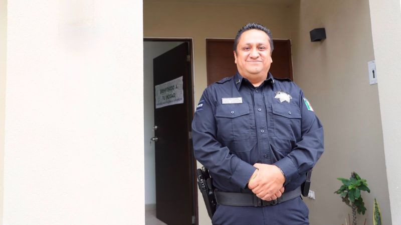 Querétaro: Entregan casa con valor de 2.4 MDP a Rogelio Trejo el "Policía del Año" 