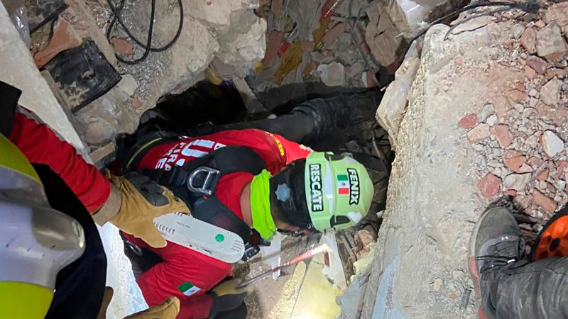 Bomberos de Zitácuaro, Michoacán, participan en rescate de mujer en Venezuela  