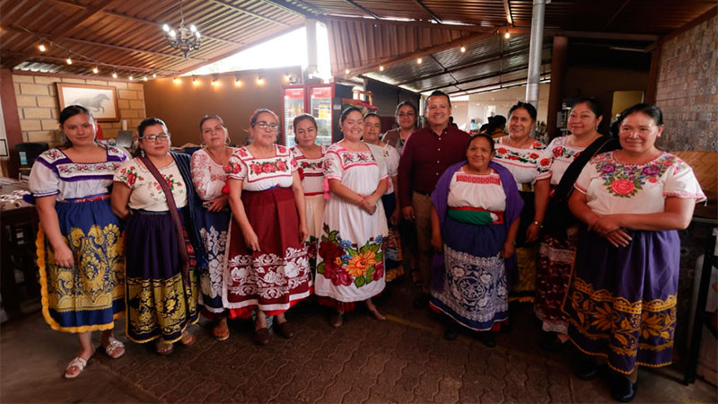 En Huiramba, Torres Piña reconoce la fuerza de las comunidades, la cultura y el patrimonio 
