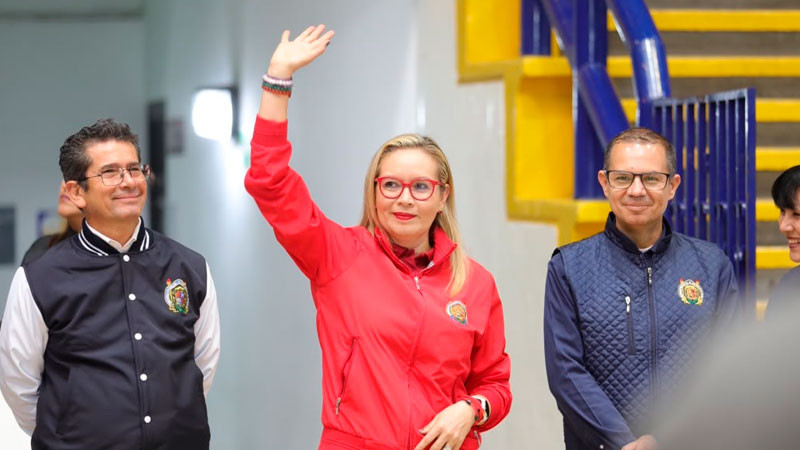 A enfocarse en su futuro, llama Yarabí Ávila a aspirante a ingresar a la UMSNH 