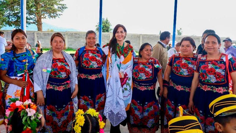 El cariño de las comunidades indígenas acompaña la ruta de Gaby Molina 