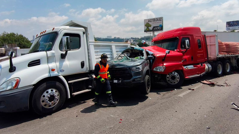 Carambola en la autopista México-Querétaro, deja 19 personas heridas  