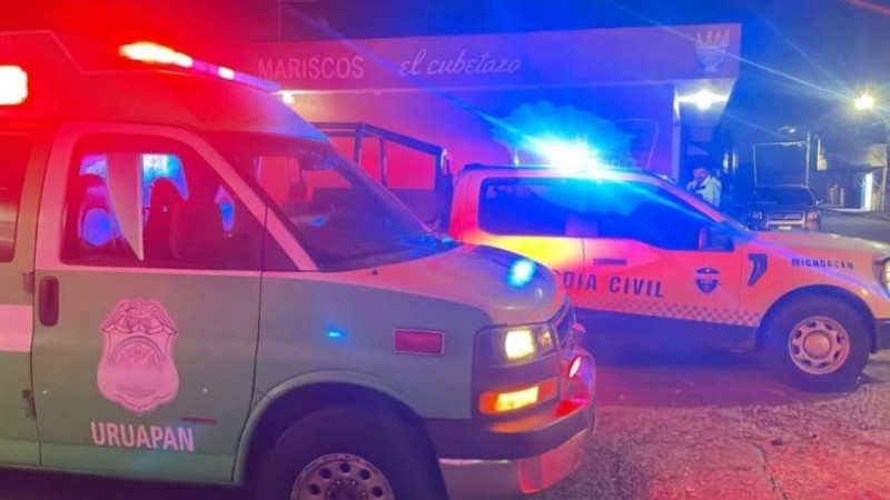 Atacan a balazos a un hombre en restaurante de mariscos de Uruapan; fue hospitalizado 