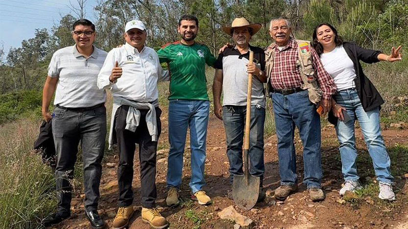 Se suma Octavio Ocampo a jornada de reforestación organizada por SEPAMICH 