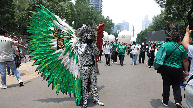 Se saturan Zócalo y Ángel de la Independencia previo al encuentro entre México e Inglaterra 
