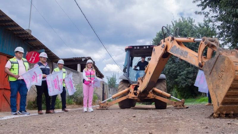 Dayana Pérez da inicio a la obra de mejoramiento del acceso al Panteón No. 3 en Salvador Escalante 