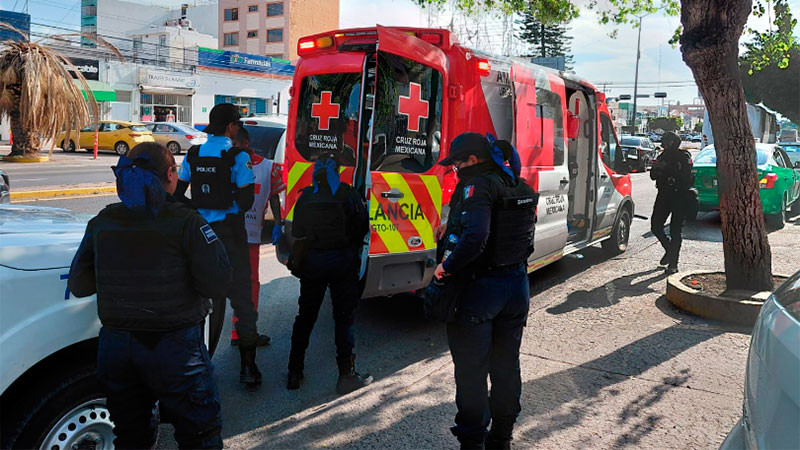 Asaltan y hieren con arma blanca a un taxista en la colonia El Vergel en Celaya, Guanajuato 