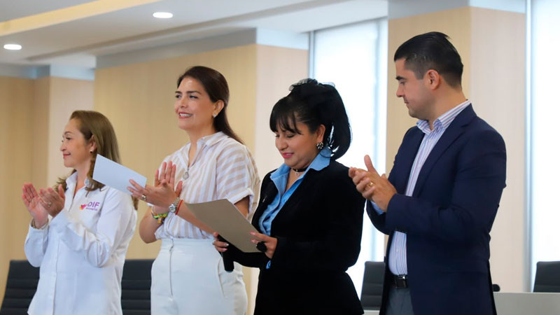 Paola Delgadillo impulsa el desarrollo comunitario con 487 egresados de los CECADES 