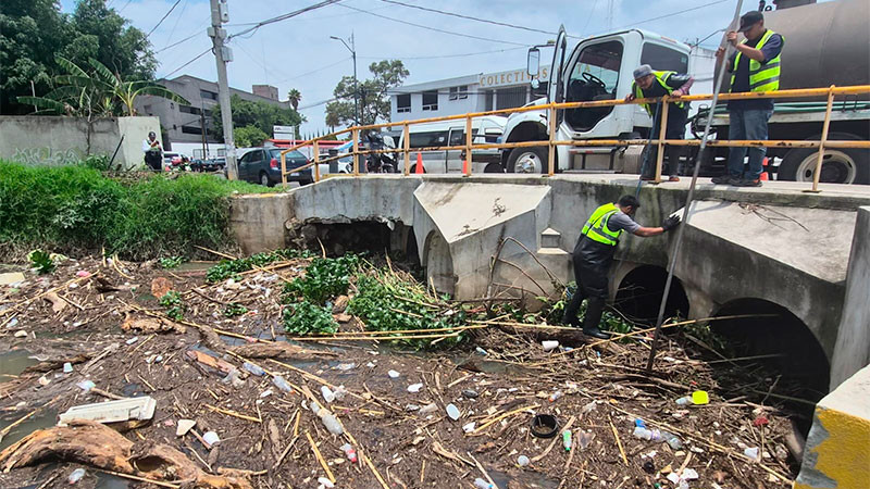 Gobierno de Morelia realiza limpieza del Dren Barajas 