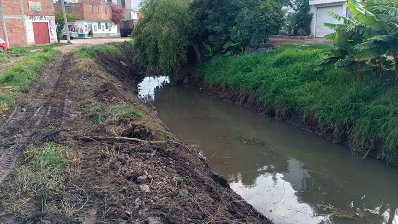 Ooapas refuerza acciones preventivas con limpieza del dren Gertrudis Sánchez 