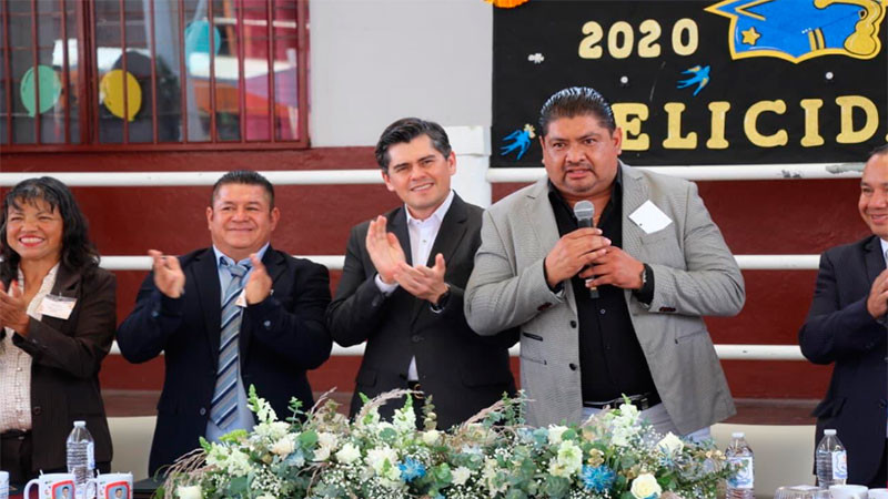 Toño Ixtláhuac reconoce el papel de docentes y familias en la formación de las nuevas generaciones 