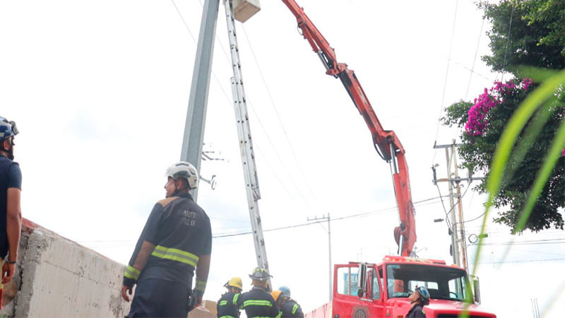 Trabajador de telecomunicaciones, sufre descarga eléctrica en la carretera a Tlacote de la capital queretana  