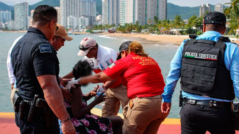 Rescatan en Acapulco a turista estadounidense; tenía cinco días abandonada en la isla La Roqueta 