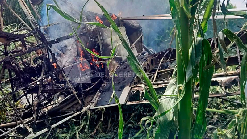 Avioneta se desploma en zona de parcelas en San Juan del Río 