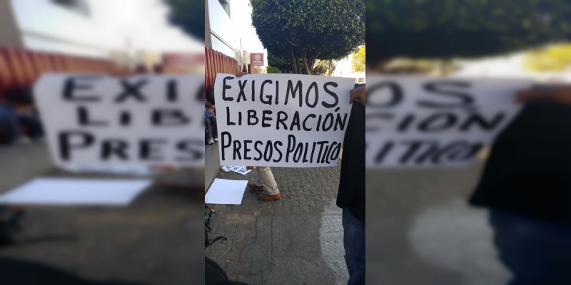 Protestan en Morelia familiares de detenidos en Caltzontzin - Foto 1 