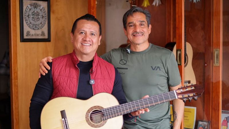 Entre nostalgias y guitarras, Torres Piña vuelve a Paracho, su tierra natal 