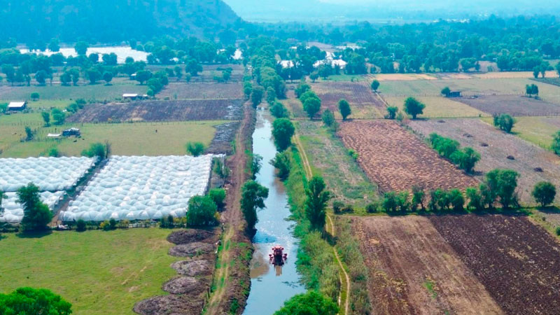 Canal Chapultepec aporta 500 litros de agua por segundo al lago de Pátzcuaro 