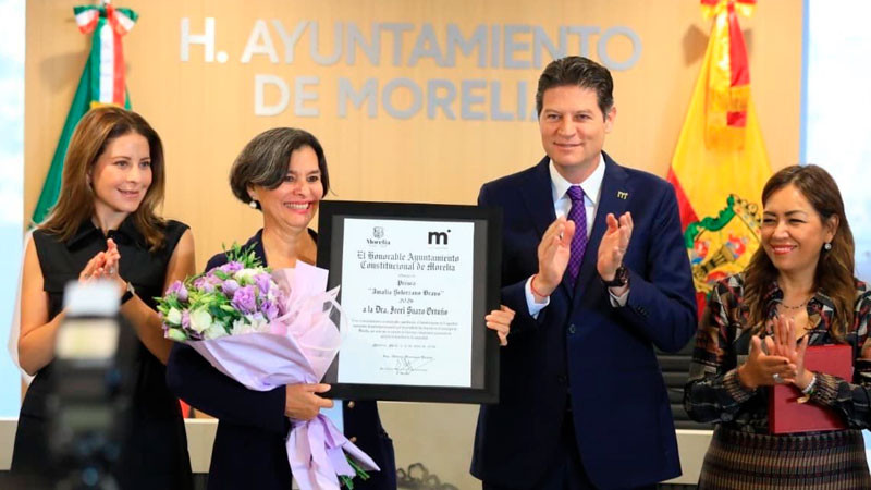 Ayuntamiento de Morelia entrega Presea Amalia Solórzano Bravo 2026 a Ireri Suazo Ortuño 
