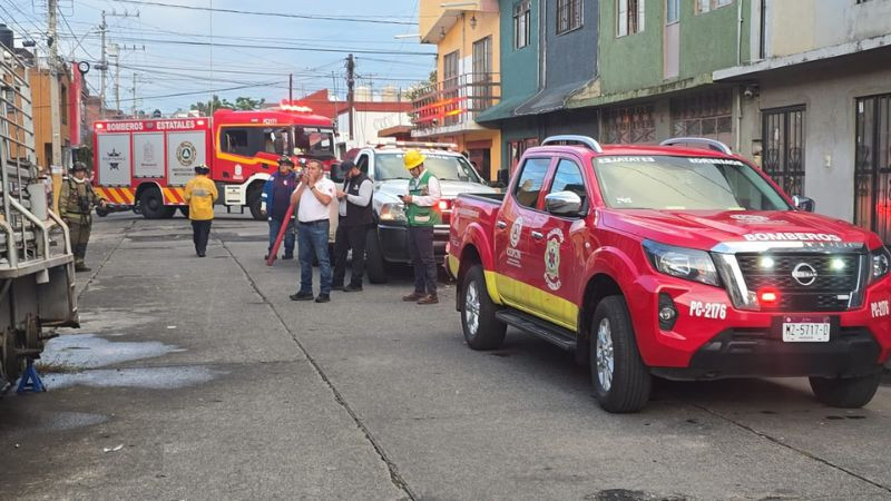 Protección Civil atiende afectaciones por apagón en la colonia Primo Tapia tras fuerte lluvia 