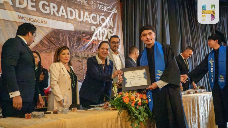 Jeovana Alcántar apadrina generación 2023-2026 del CECyTEM 17 en Ciudad Hidalgo 