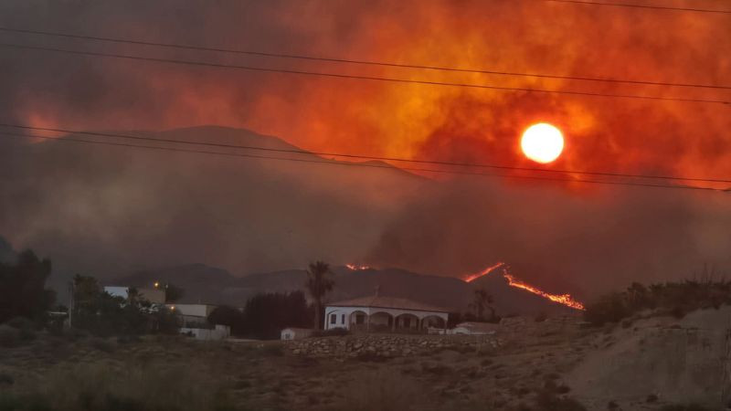 Incendio forestal en España deja 12 personas sin vida y 23 desaparecidos 