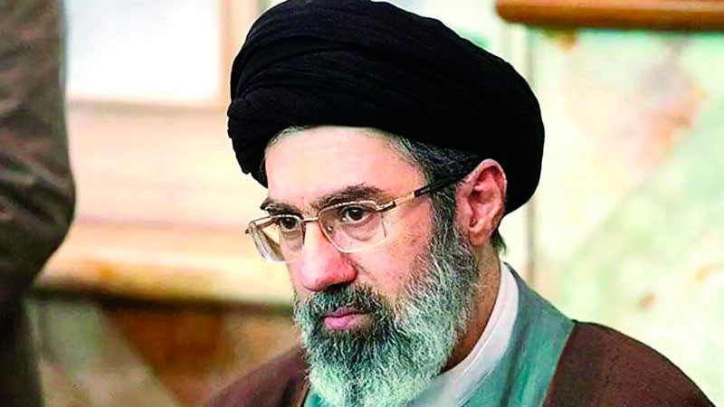 Líder supremo de Irán promete vengar la muerte de su padre 