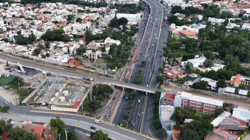 Se exhorta a transporte de carga a respetar restricciones de circulación por obras del tren México-Querétaro 