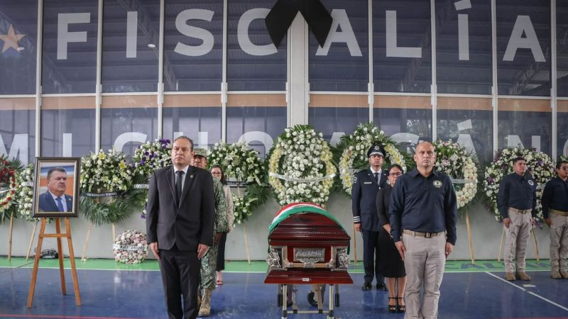 Fiscalía de Michoacán despide con homenaje a Julio Meza Gaona 
