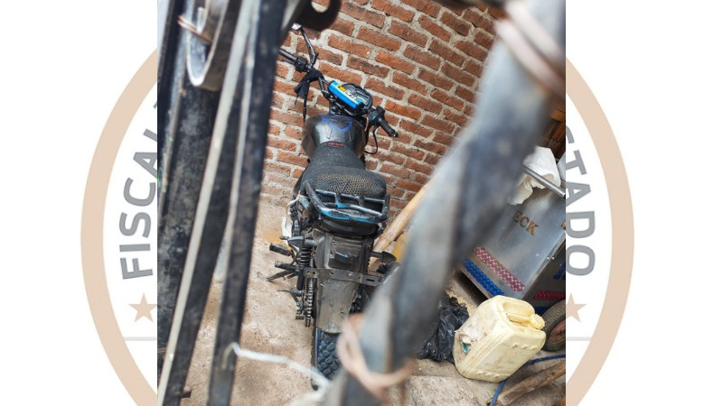 Recuperan motocicleta con reporte de robo durante cateo en Jiquilpan, Michoacán  