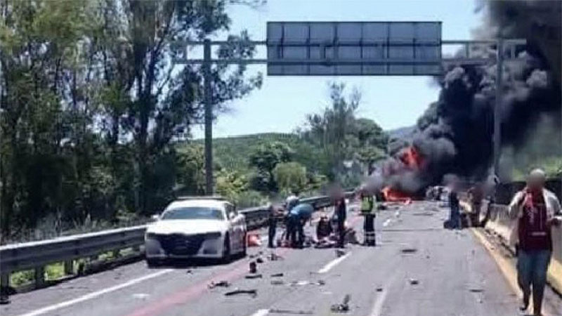 Choque múltiple e incendio en autopista Guadalajara-Tepic deja al menos 10 personas fallecidas