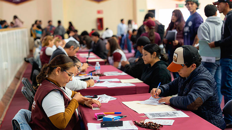 Con una inversión de más de 531 mdp, la Beca Gertrudis Bocanegra apoya a las y los universitarios michoacanos 