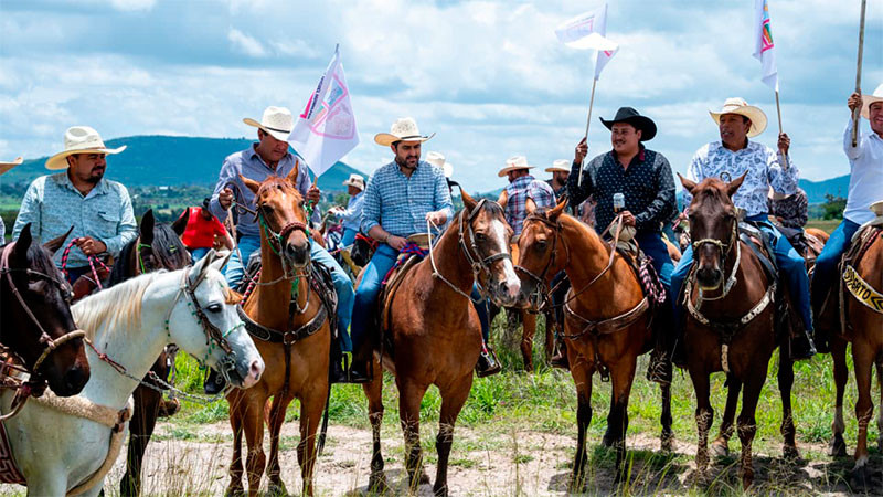 Querétaro también son sus costumbres y tradiciones que unen a las familias: Agustín Dorantes 