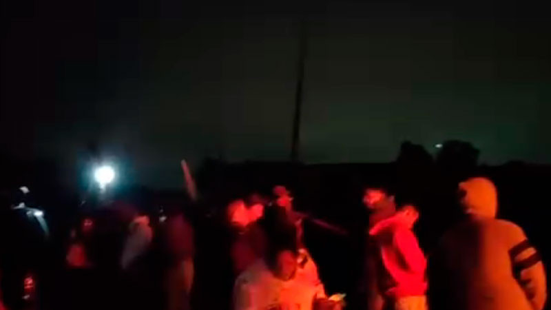 Con actos vandálicos colonos evitan desalojo de terreno en Uruapan, Michoacán  