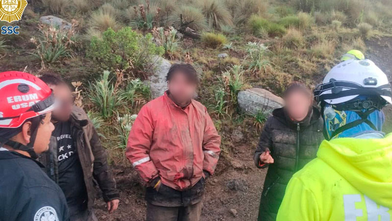 Rescatan a 3 excursionistas que se perdieron en el Ajusco 
