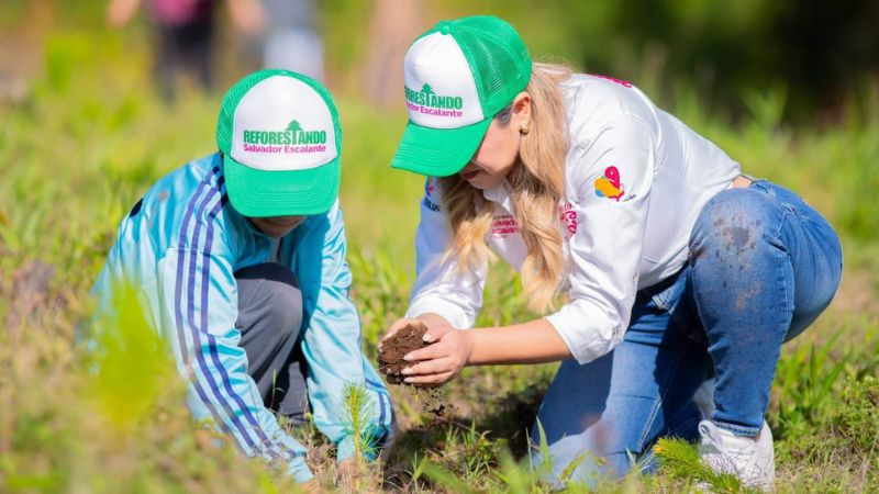 Dayana Pérez encabeza el arranque de la campaña “Reforestando Salvador Escalante” 